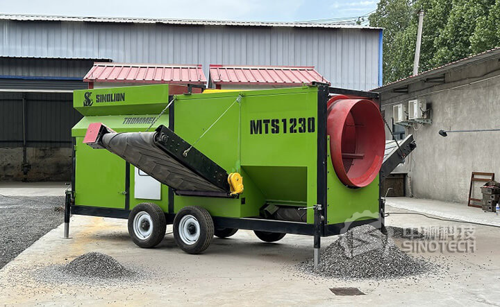 Sinolion MTS1230 Mobile Trommel Screen With Dual Side Discharge Conveyors Working Site In America