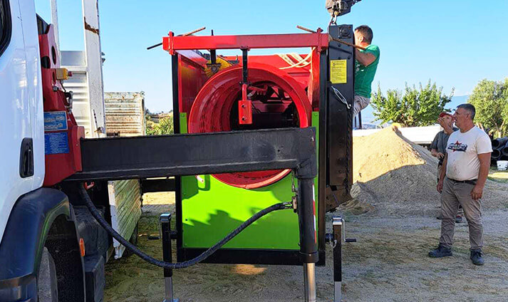 Criba Trommel Móvil Modelo MTS1022 en Italia – Capacidad de 40 m³/h