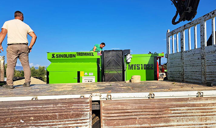 Criba Trommel Móvil Modelo MTS1022 en Italia – Capacidad de 40 m³/h