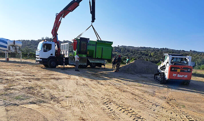 Criba Trommel Móvil Modelo MTS1022 en Italia – Capacidad de 40 m³/h